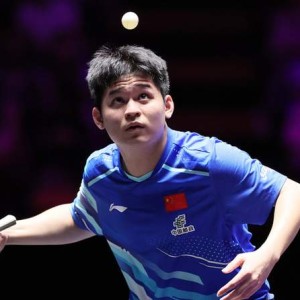 林诗栋横扫吴晙诚晋级8强！一三局压制，第二局拿捏关键分！