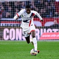 登贝莱代表巴黎出战94场比赛打进41球，在巴萨185场40球